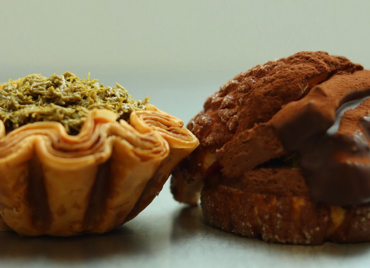 ドバイチョコエッグタルトとドバイチョコティラミスメロンパン