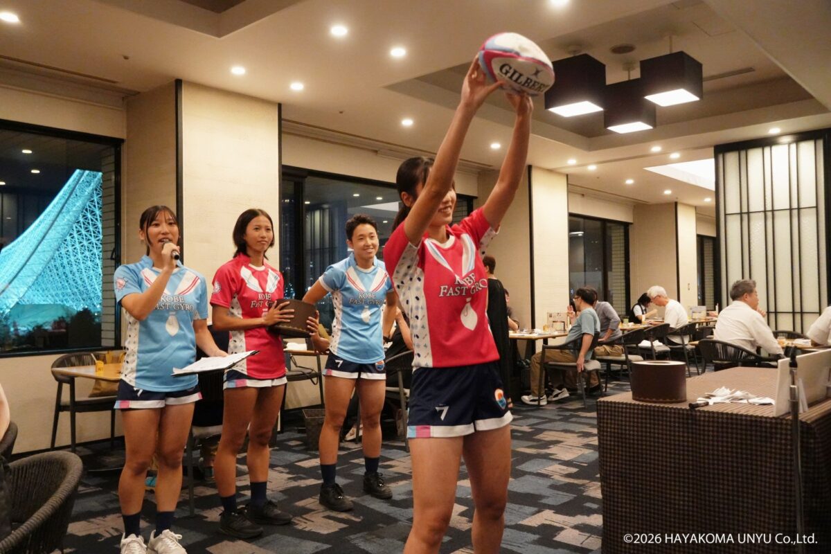 ディナーブッフェの会場に登場した神戸ファストジャイロの選手たち