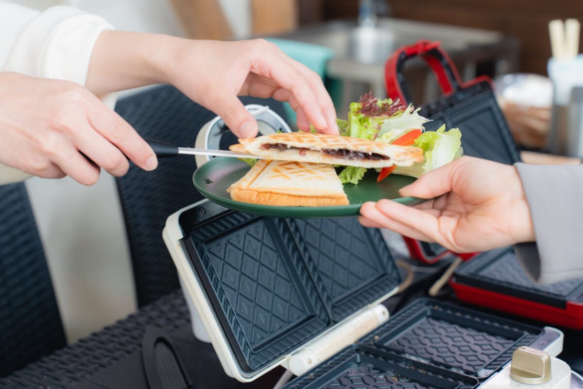 ホットサンドメーカーで焼き上げたホットサンド