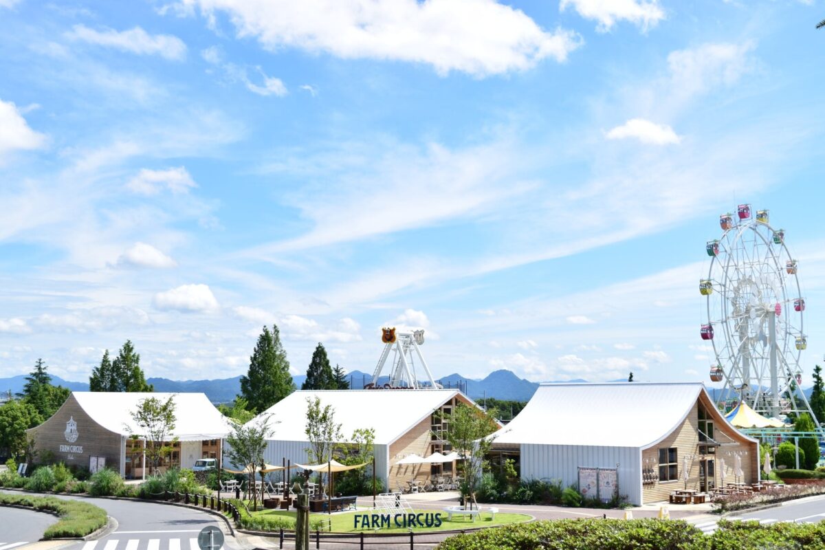 3棟が並ぶFARM CIRCUSの外観