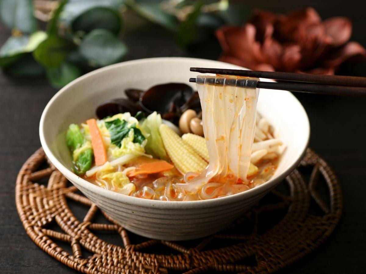 さつま芋春雨と野菜が入った麻辣湯