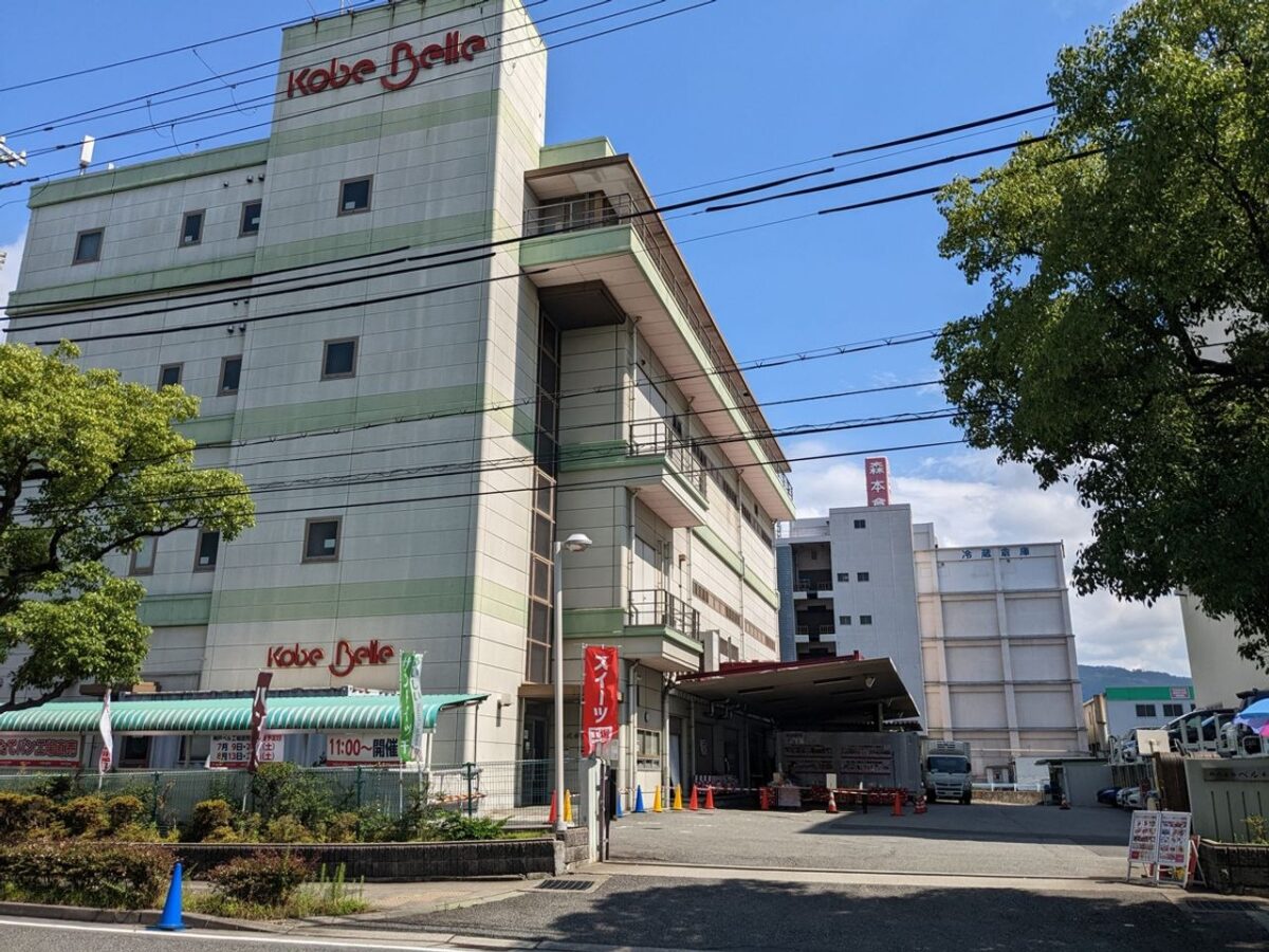 神戸ベルの本社工場の外観