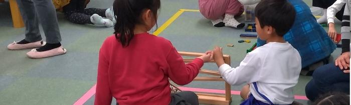 学童保育で遊ぶ子どもたち