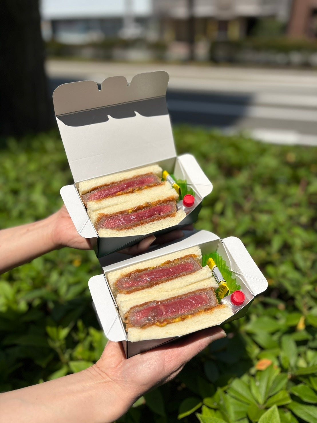 箱に入ったヘレカツサンド