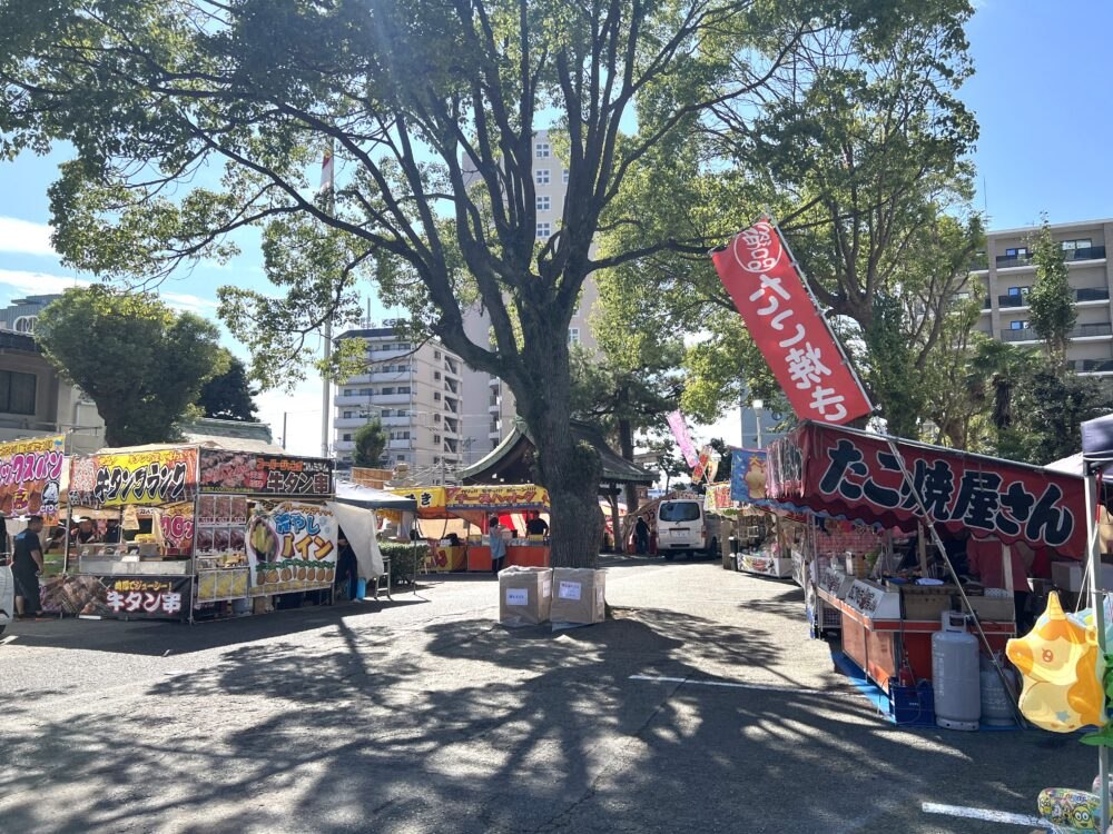 海神社の境内に並ぶ露店