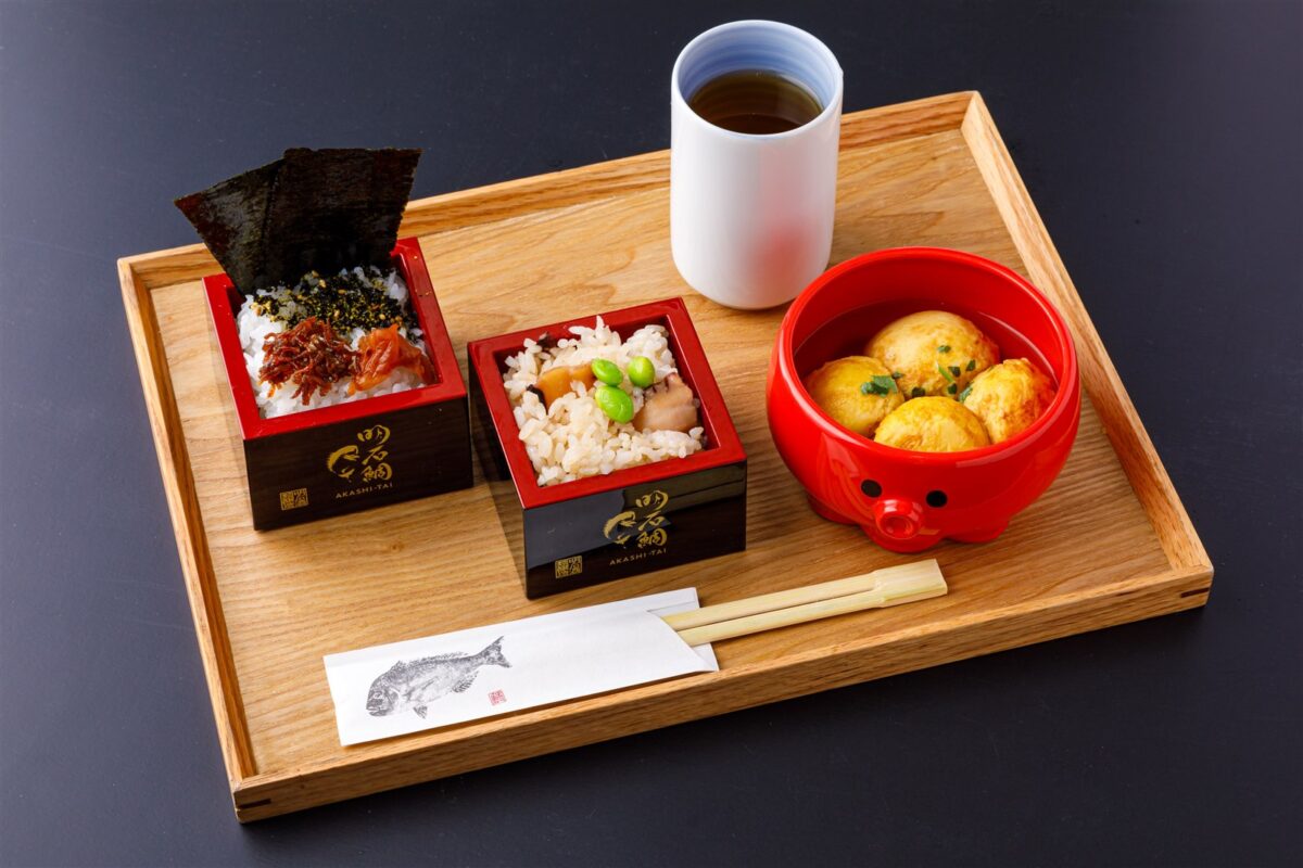 たこめしなどの昼食のイメージ