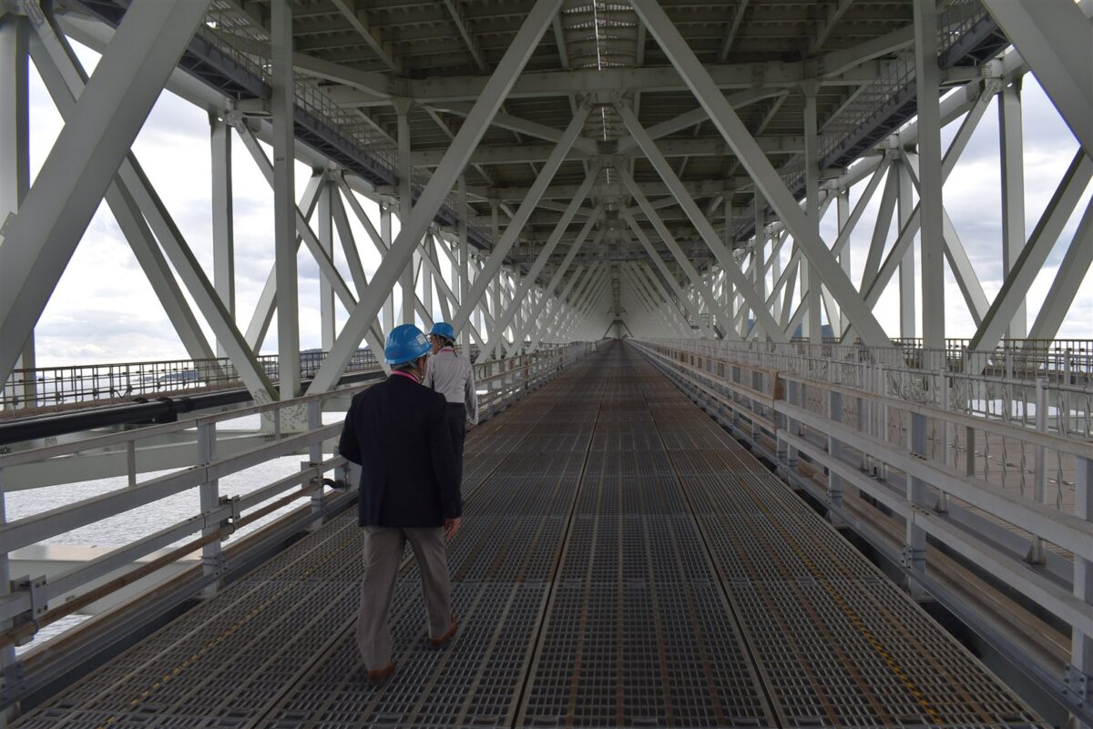 明石海峡大橋の管理用通路