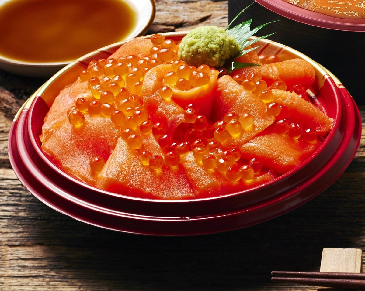 雑魚亭のわや盛りサーモン丼