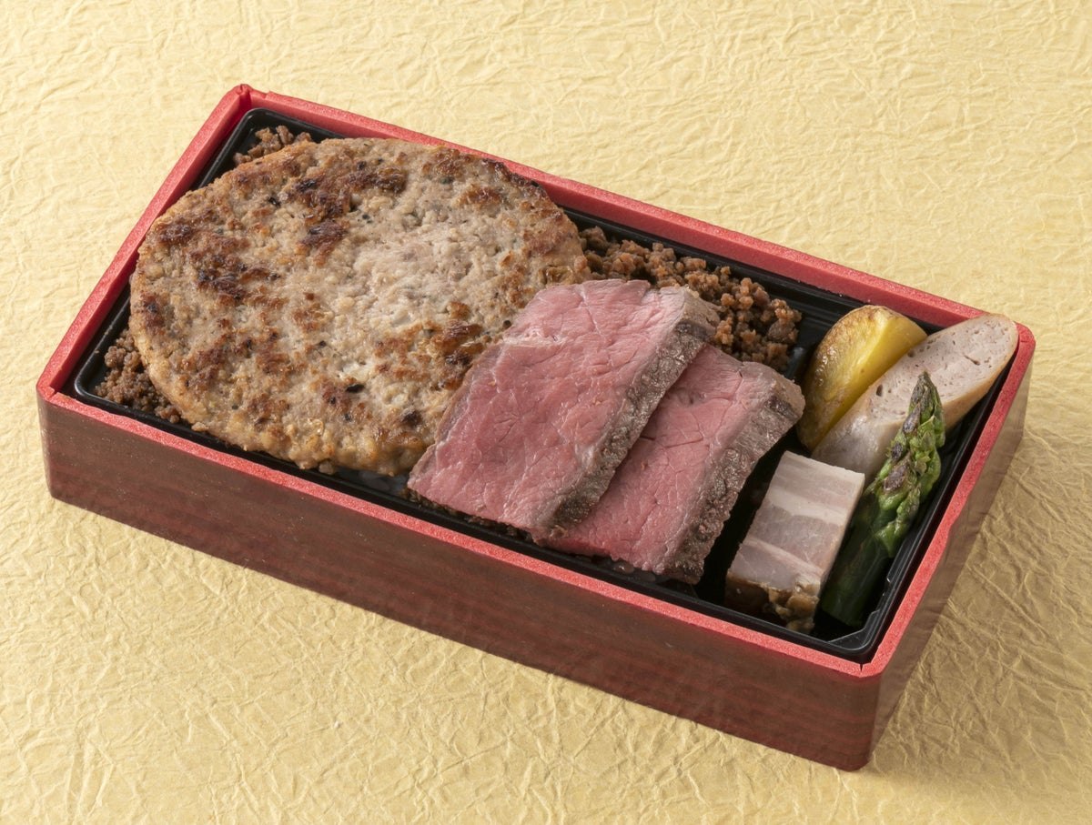 八軒苑のサロマ黒牛モモステーキ×肉問屋のハンバーグ