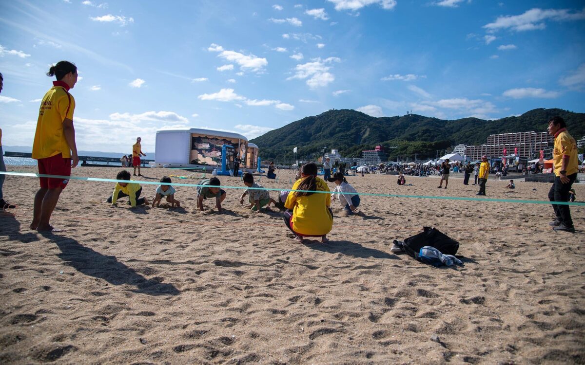 砂浜でのビーチフラッグス