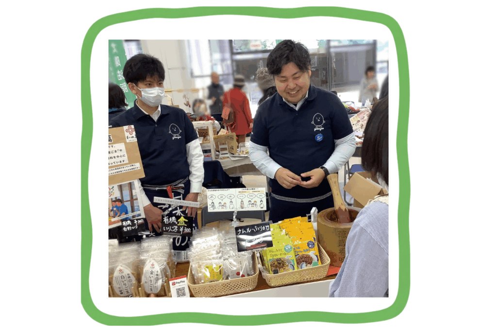 マルシェで生産者が商品を紹介する様子
