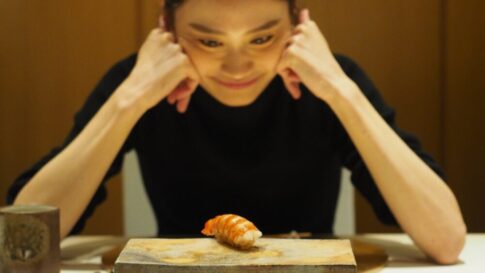 トアロード散策＆神戸で今話題の『寿司店』で「ご褒美休日」を過ごす。ここでしか食べられない「新感覚」の一品も